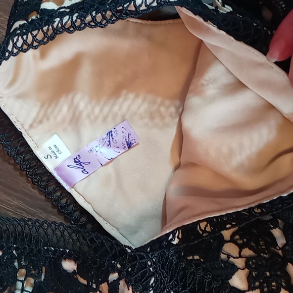 Alya Black Lace with Cream Material Backing and Peek a Boo Waist Size S - Picture 7 of 7